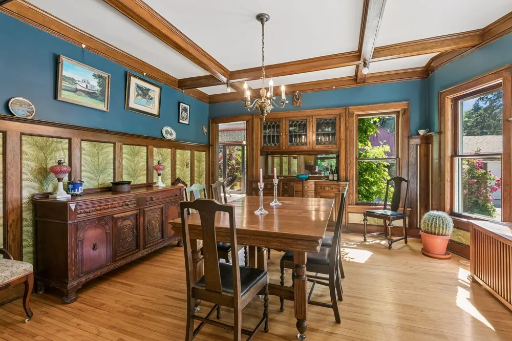 1929 James Avenue S Minneapolis, MN 55403