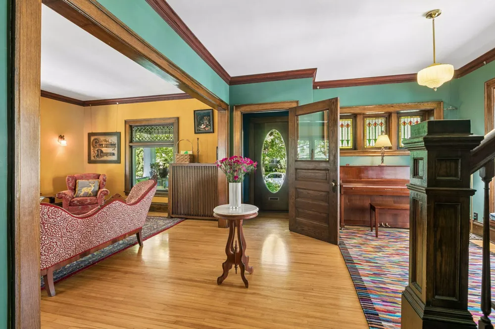 1929 James Avenue S Minneapolis, MN 55403
