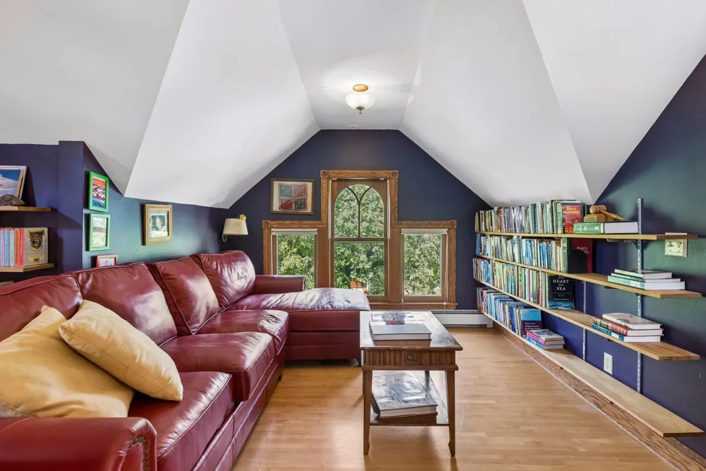 1929 James Avenue S Minneapolis, MN 55403
