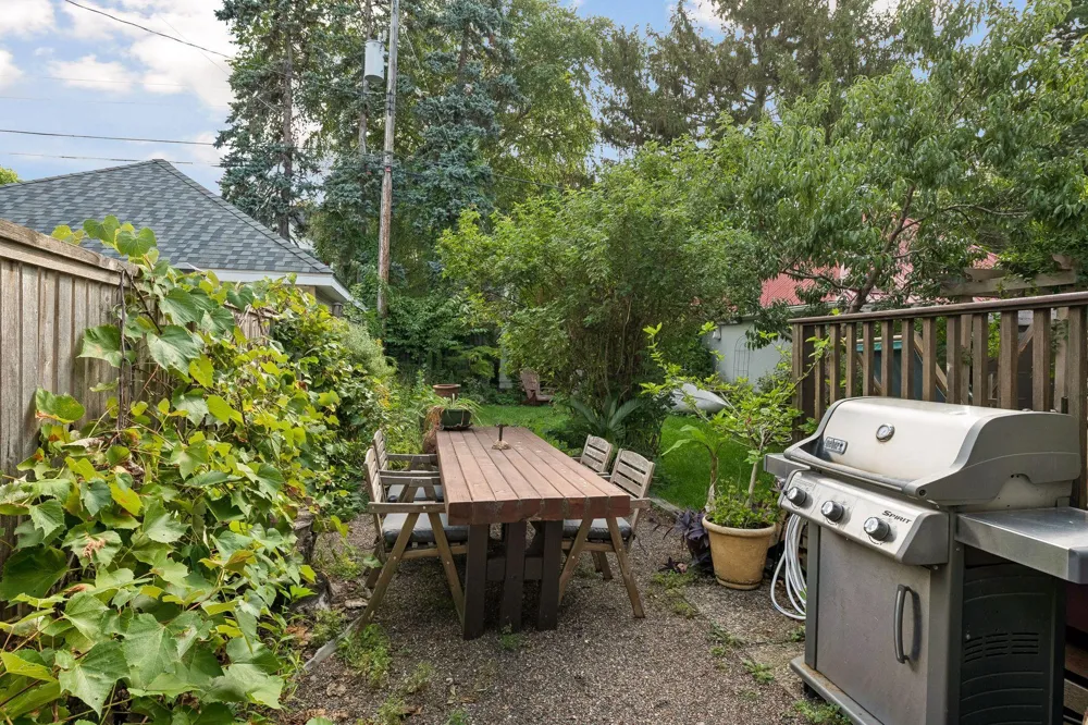 1929 James Avenue S Minneapolis, MN 55403