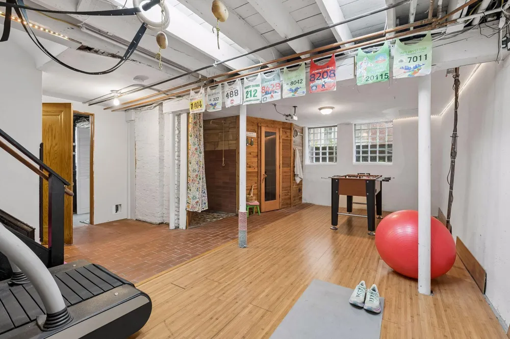 1929 James Avenue S Minneapolis, MN 55403
