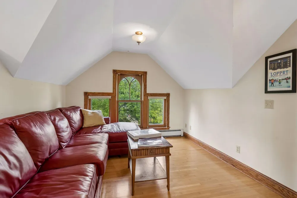 1929 James Avenue S Minneapolis, MN 55403