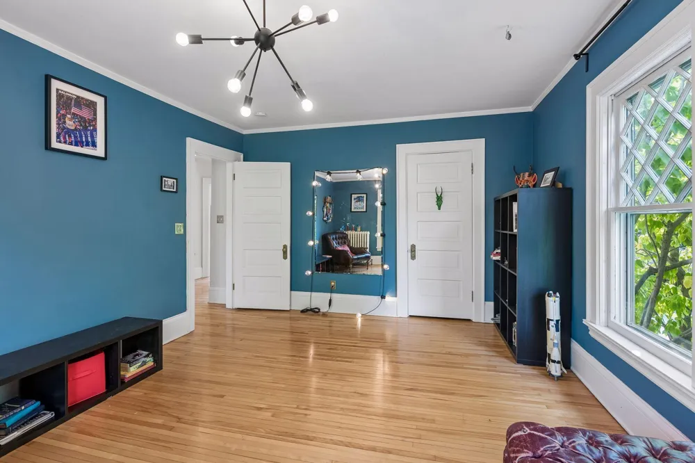 1929 James Avenue S Minneapolis, MN 55403