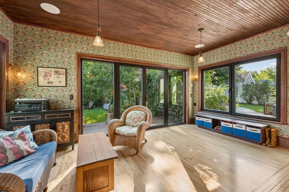 1929 James Avenue S Minneapolis, MN 55403