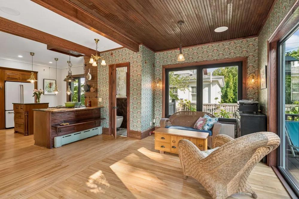 1929 James Avenue S Minneapolis, MN 55403