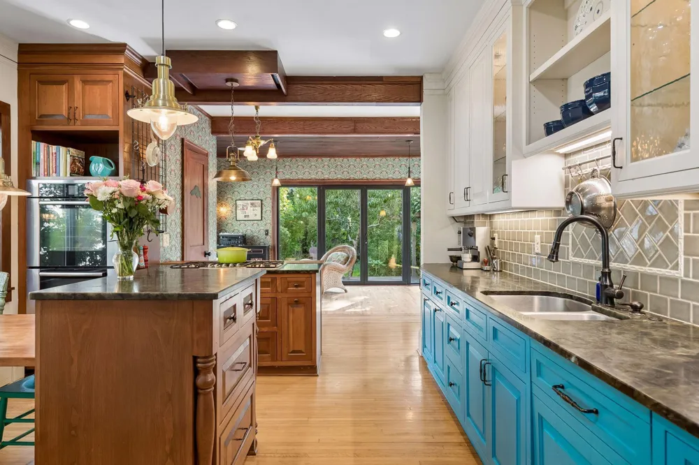 1929 James Avenue S Minneapolis, MN 55403