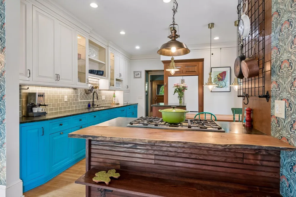 1929 James Avenue S Minneapolis, MN 55403