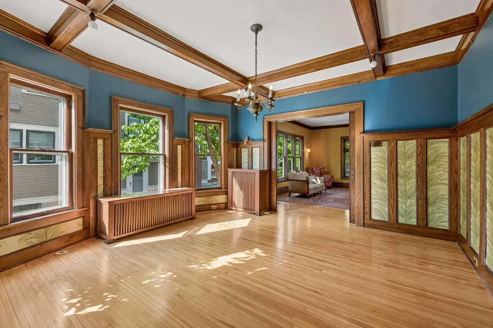 1929 James Avenue S Minneapolis, MN 55403