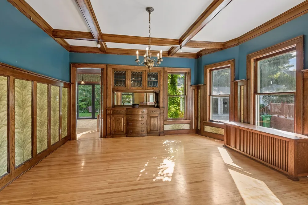 1929 James Avenue S Minneapolis, MN 55403