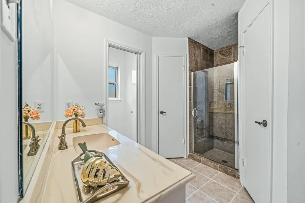 13314 Agarita Lane Houston, TX 77083