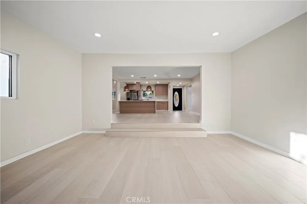 16630 Runnymede Street Van Nuys, CA 91406
