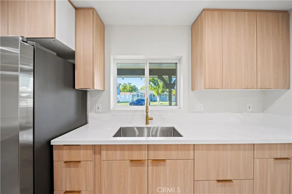 16630 Runnymede Street Van Nuys, CA 91406