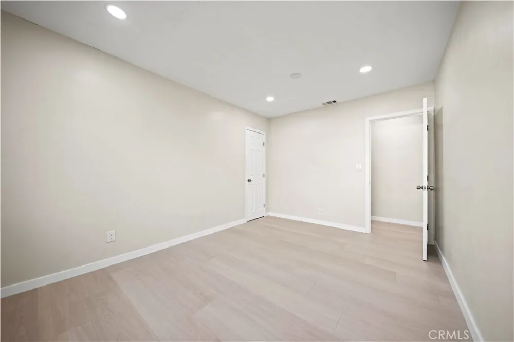 16630 Runnymede Street Van Nuys, CA 91406