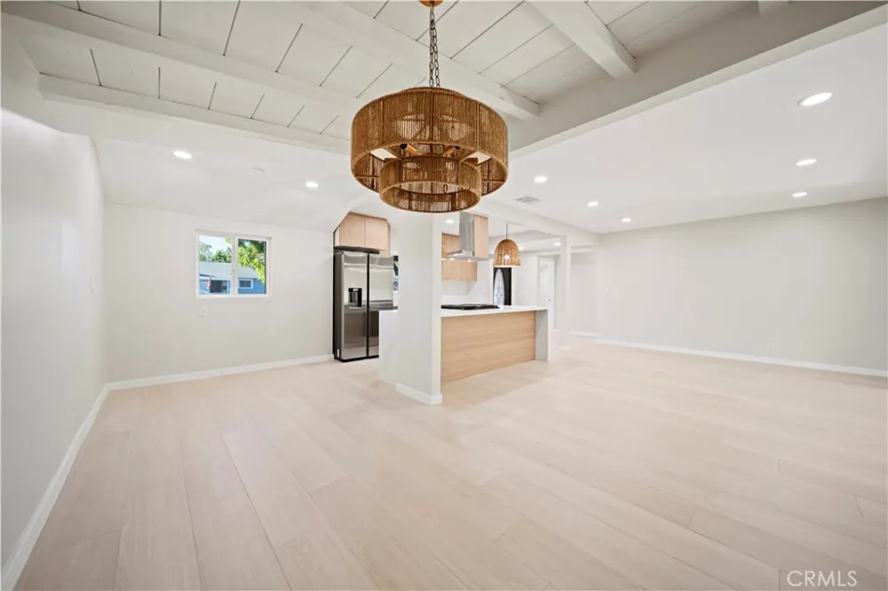 16630 Runnymede Street Van Nuys, CA 91406