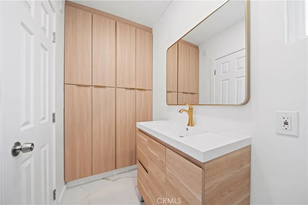 16630 Runnymede Street Van Nuys, CA 91406