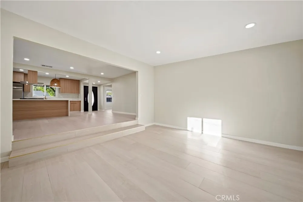 16630 Runnymede Street Van Nuys, CA 91406