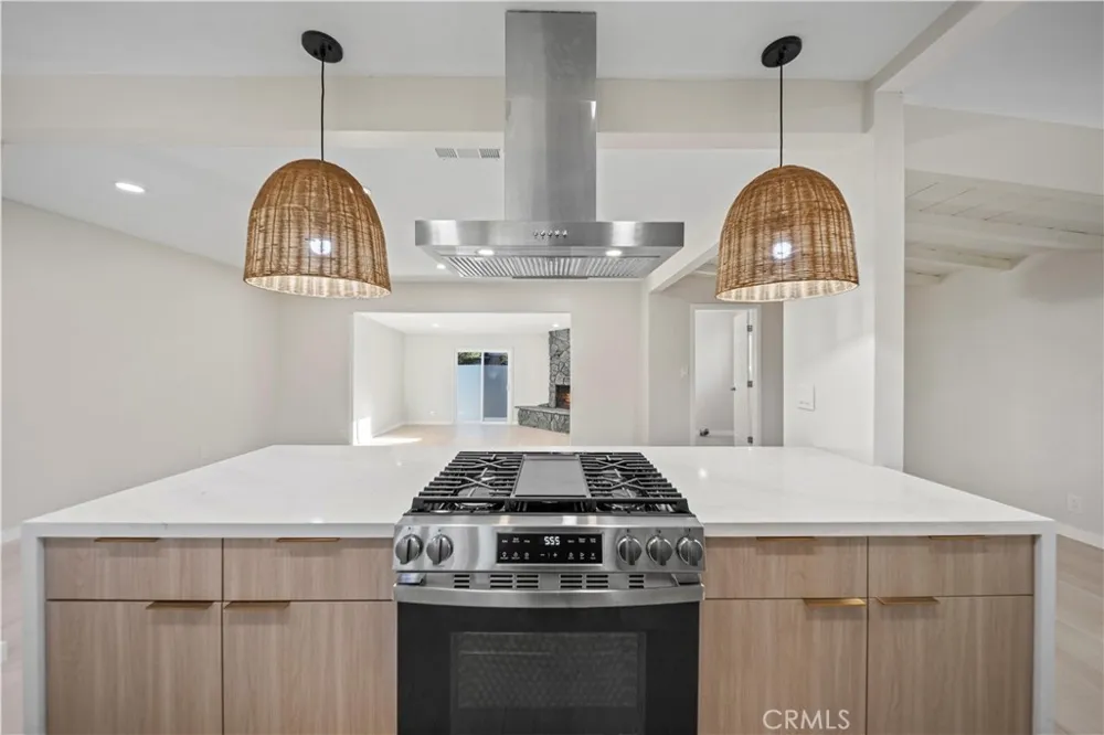 16630 Runnymede Street Van Nuys, CA 91406