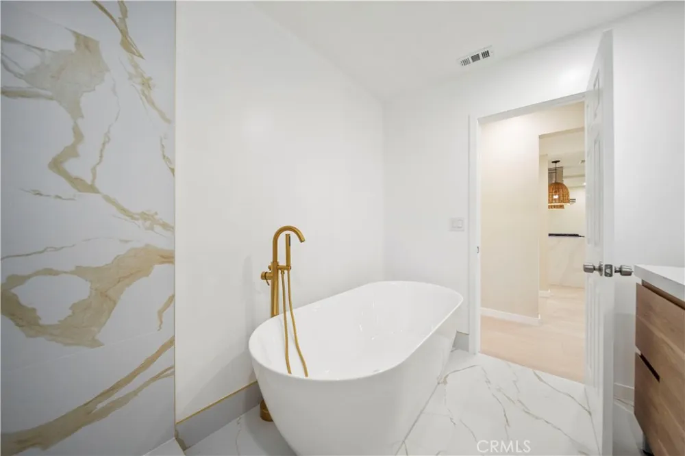 16630 Runnymede Street Van Nuys, CA 91406