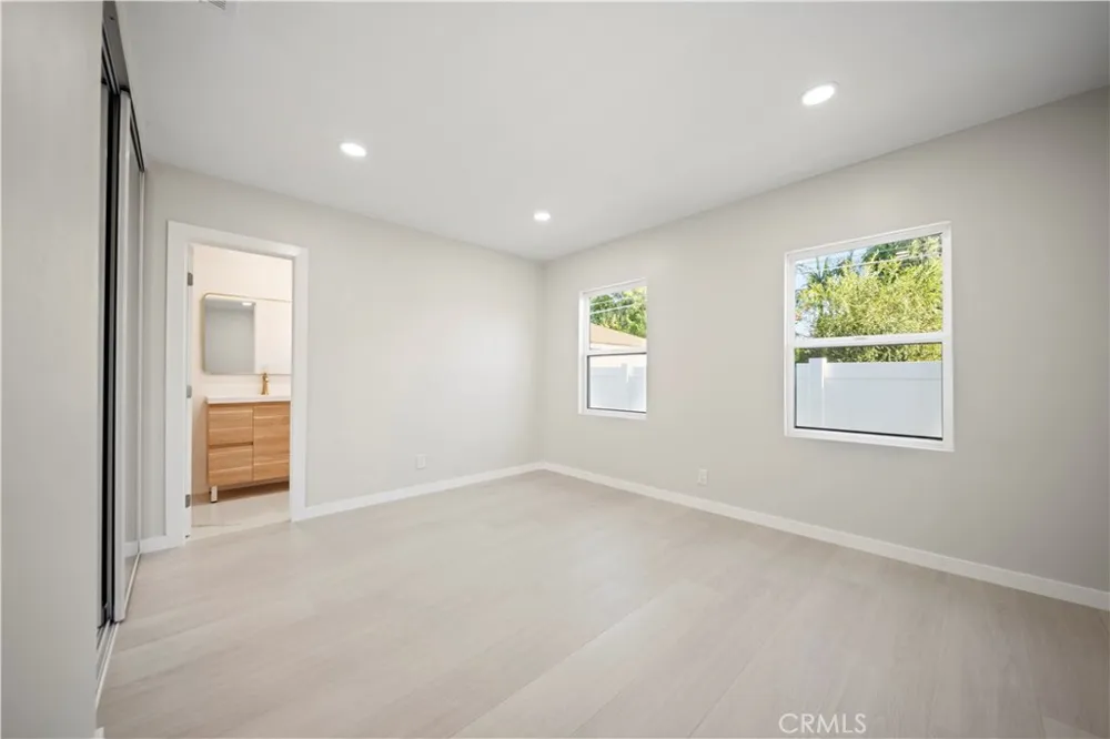 16630 Runnymede Street Van Nuys, CA 91406