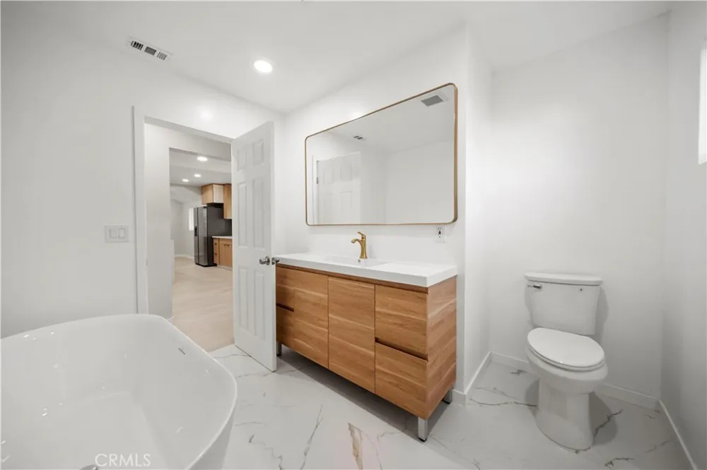 16630 Runnymede Street Van Nuys, CA 91406