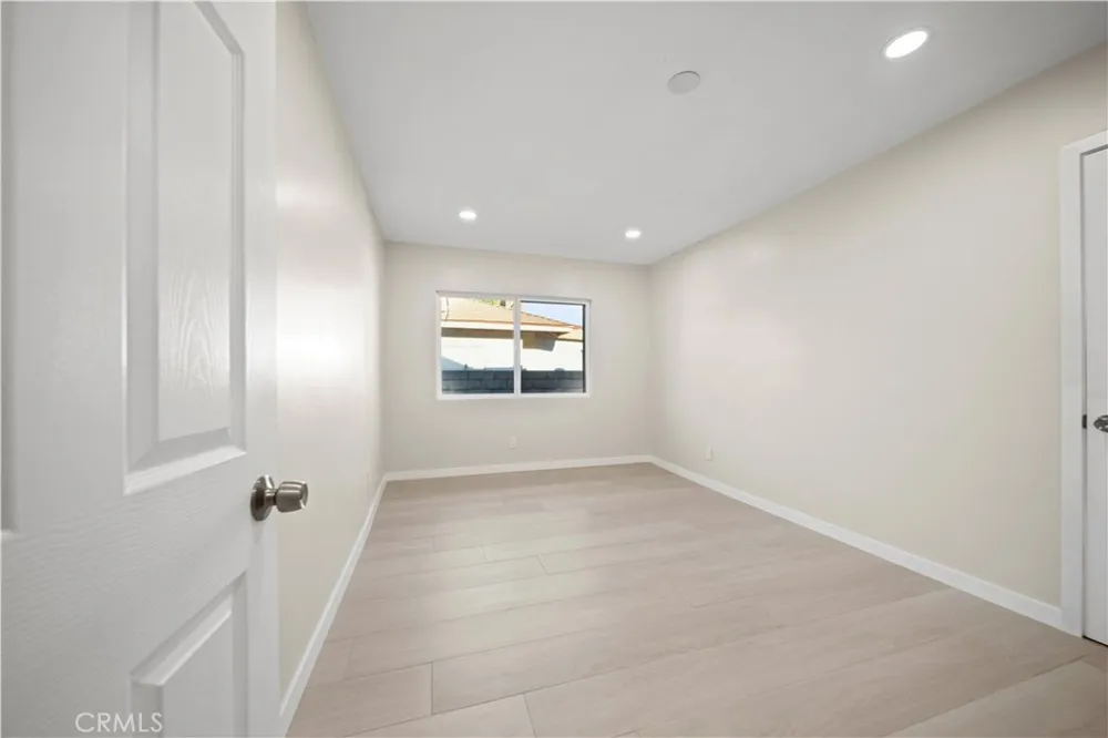 16630 Runnymede Street Van Nuys, CA 91406