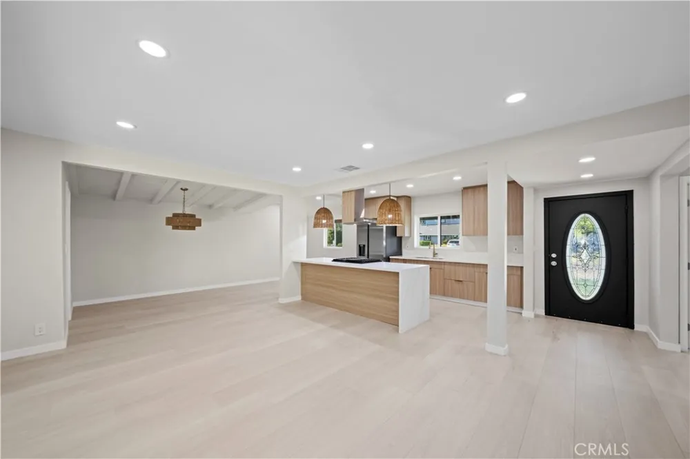 16630 Runnymede Street Van Nuys, CA 91406