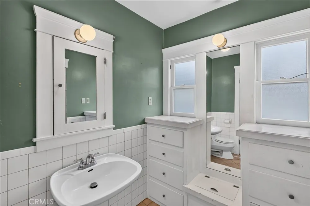 261 Wisconsin Long Beach, CA 90803