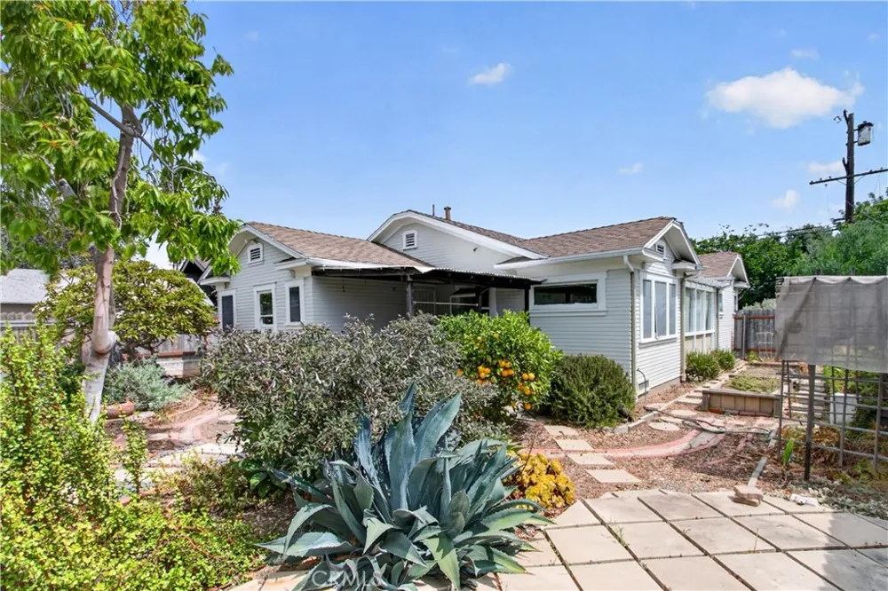 261 Wisconsin Long Beach, CA 90803