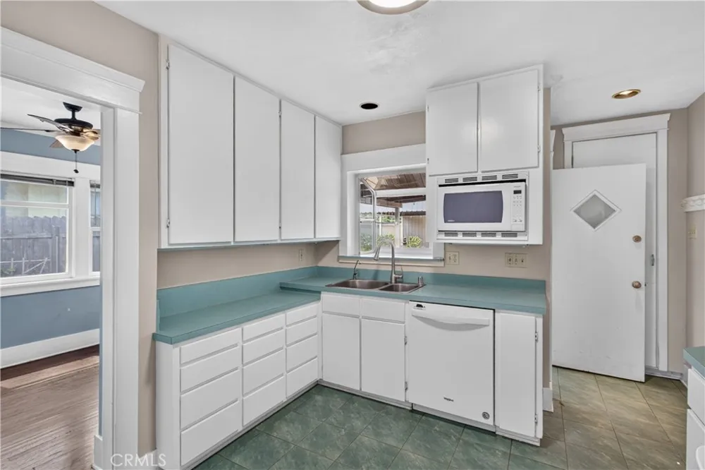 261 Wisconsin Long Beach, CA 90803
