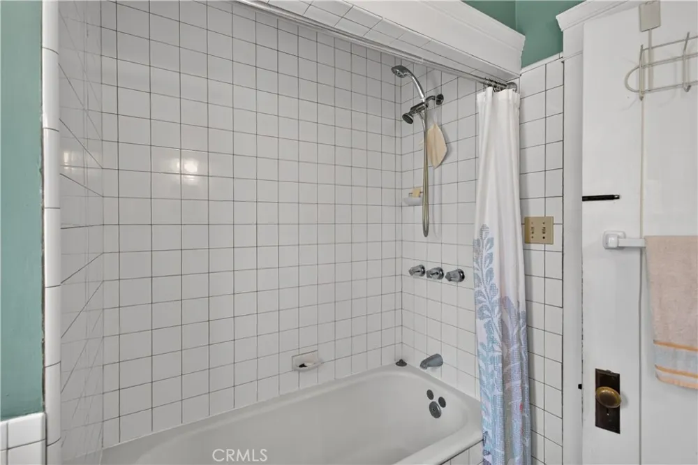 261 Wisconsin Long Beach, CA 90803