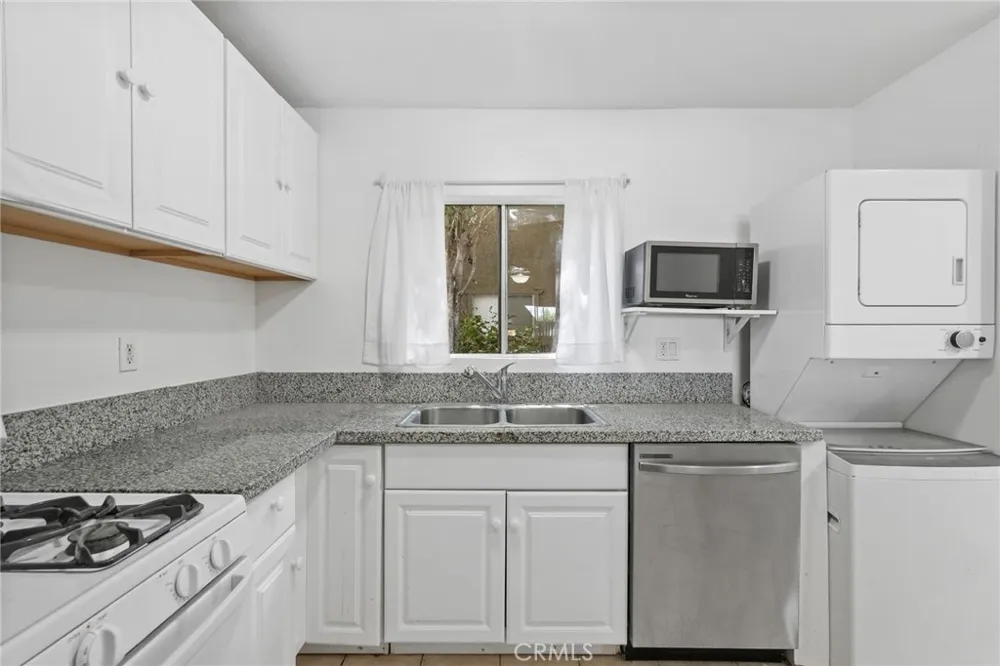 18350 Hatteras Street #178 Tarzana, CA 91356