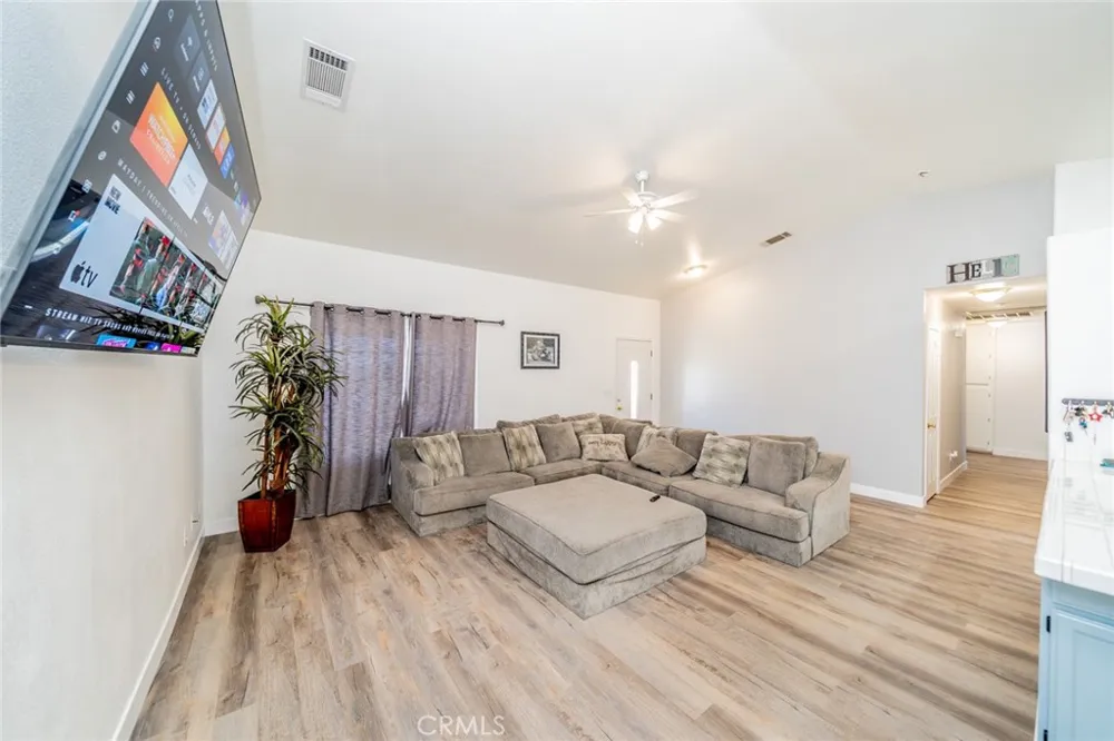 11940 Pacific Phelan, CA 92371
