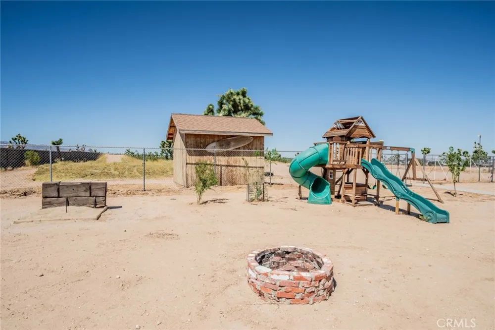11940 Pacific Phelan, CA 92371