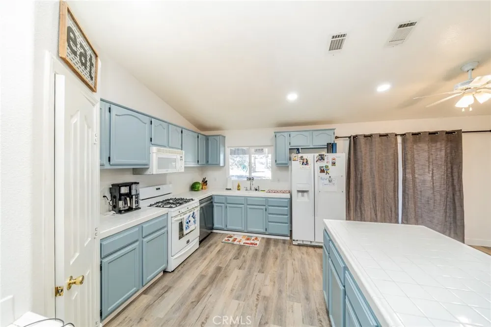 11940 Pacific Phelan, CA 92371