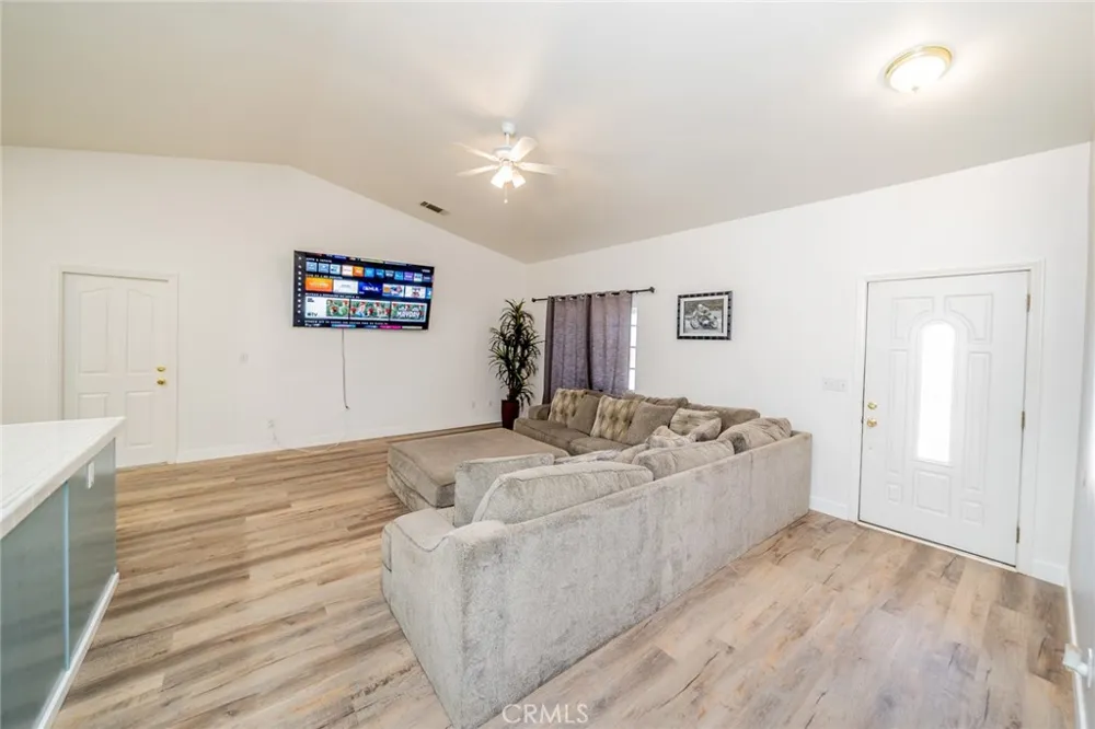 11940 Pacific Phelan, CA 92371