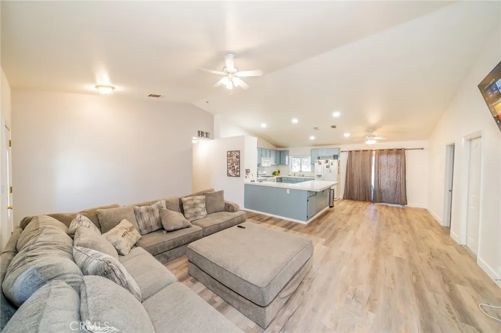 11940 Pacific Phelan, CA 92371