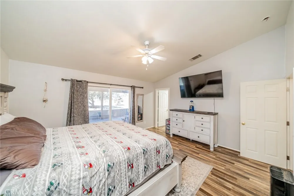 11940 Pacific Phelan, CA 92371
