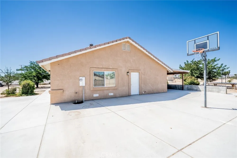 11940 Pacific Phelan, CA 92371