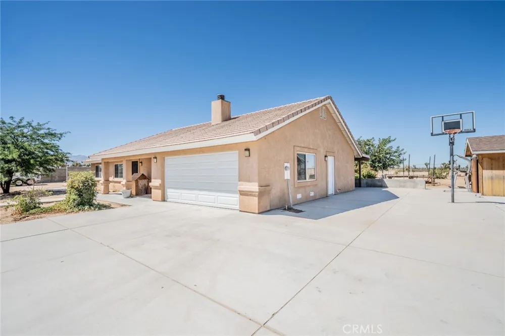 11940 Pacific Phelan, CA 92371