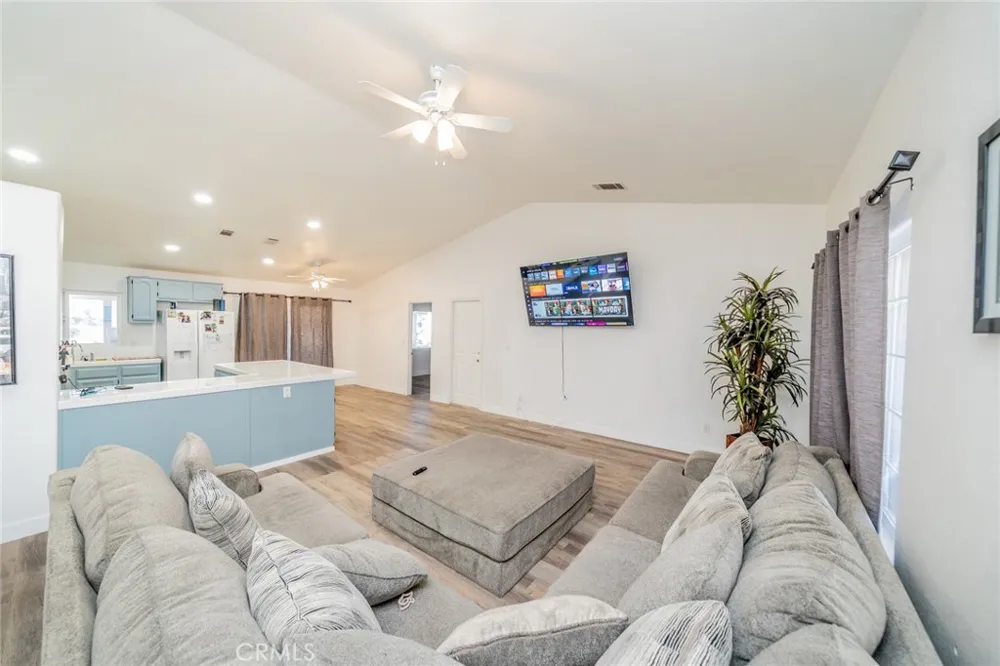 11940 Pacific Phelan, CA 92371