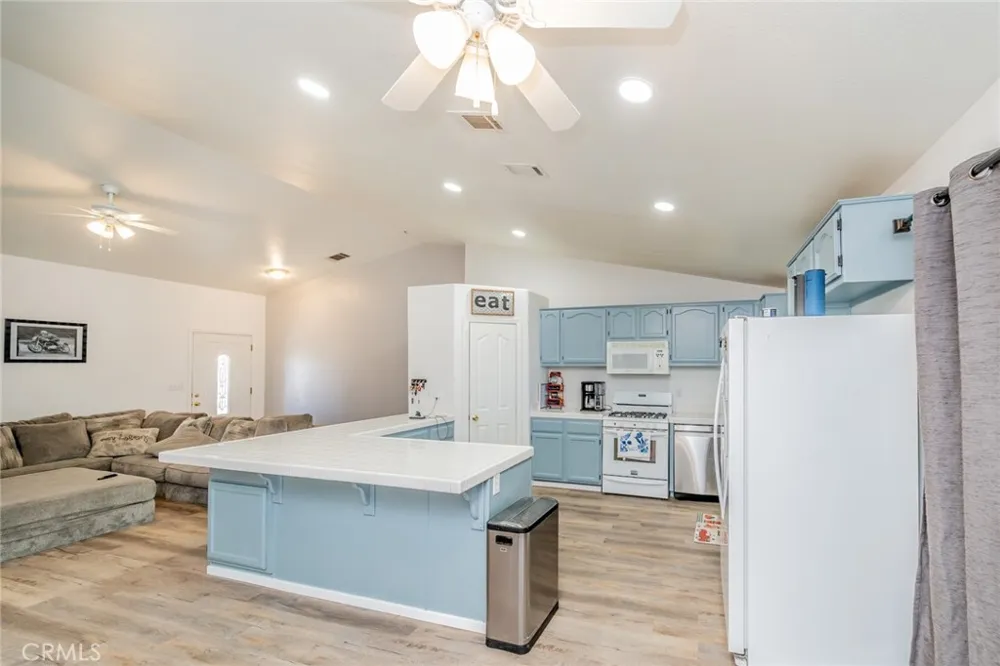 11940 Pacific Phelan, CA 92371