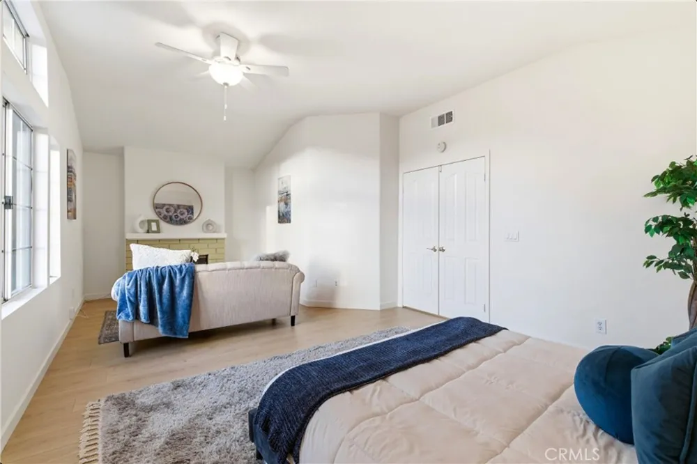 28360 Easton Lane Saugus, CA 91350