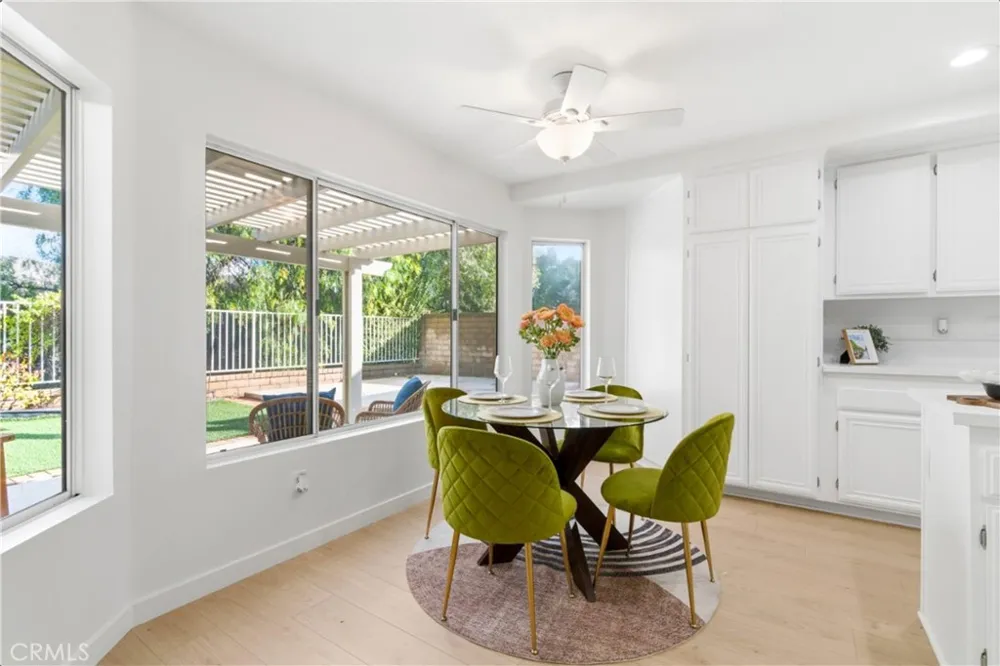28360 Easton Lane Saugus, CA 91350