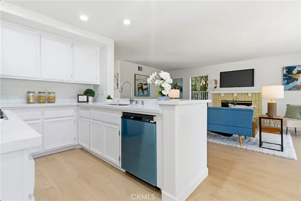 28360 Easton Lane Saugus, CA 91350