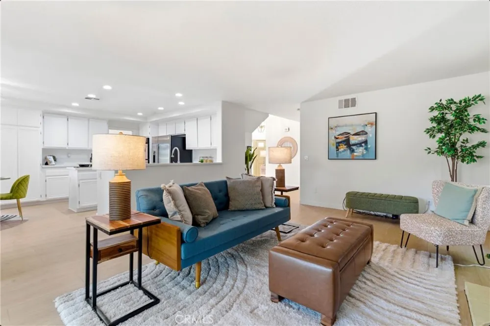 28360 Easton Lane Saugus, CA 91350