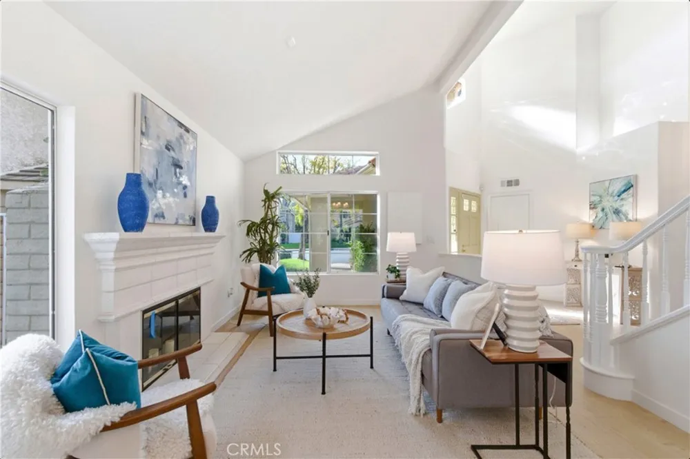 28360 Easton Lane Saugus, CA 91350