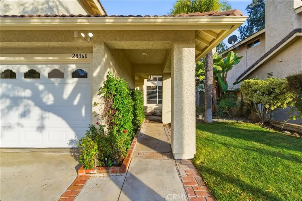 28360 Easton Lane Saugus, CA 91350