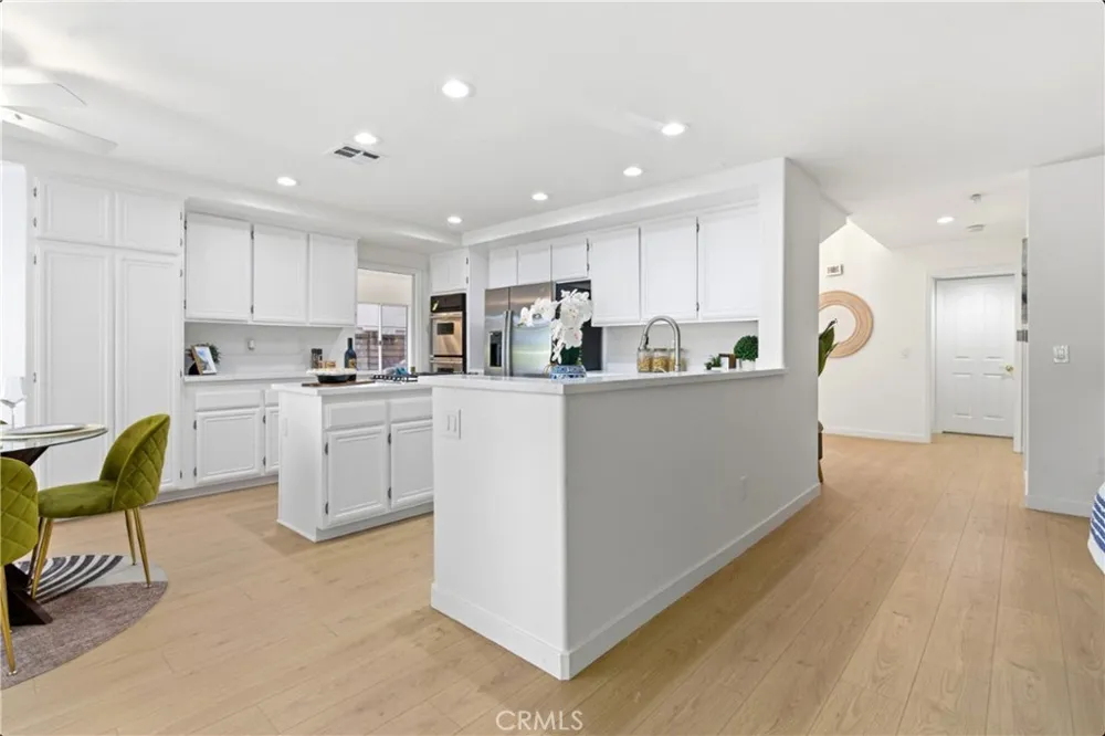 28360 Easton Lane Saugus, CA 91350
