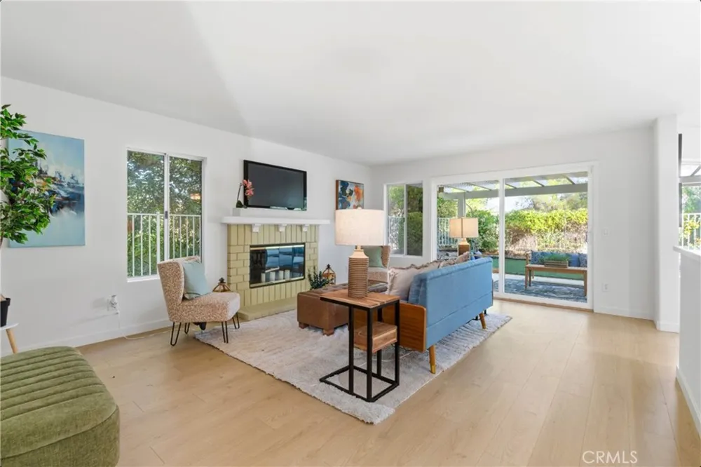 28360 Easton Lane Saugus, CA 91350