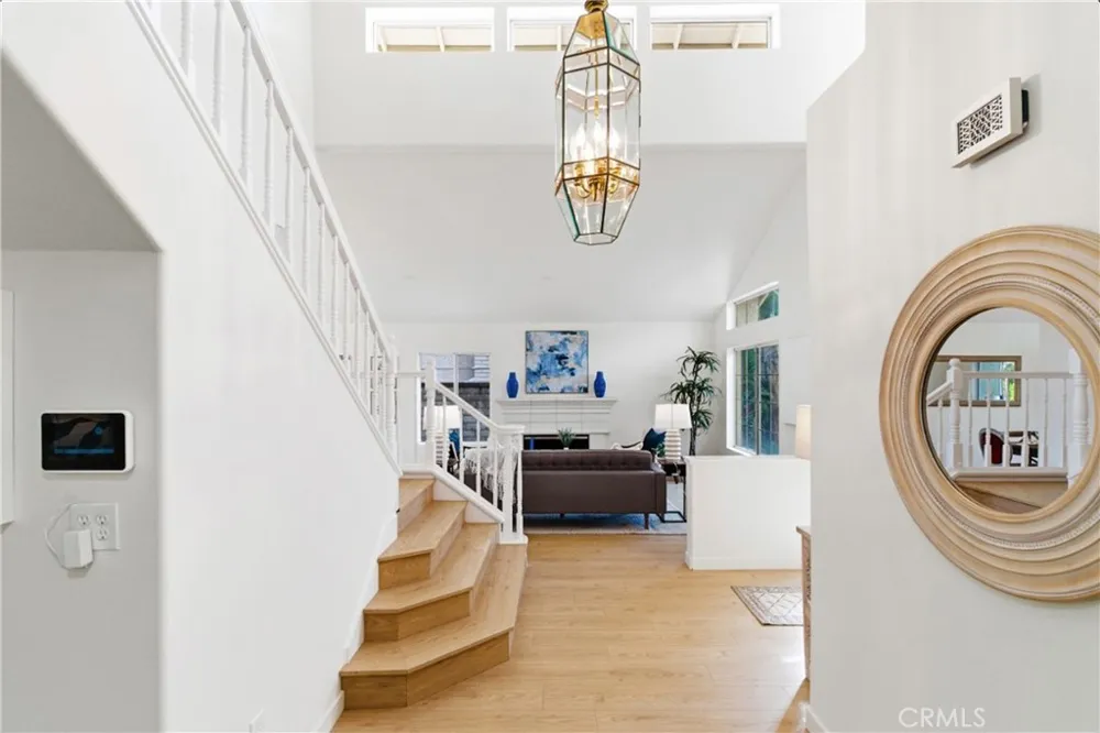 28360 Easton Lane Saugus, CA 91350